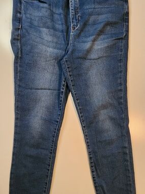 Nicole Miller NY SOHO Women's Skinny Jeans in Medium Blue Wash